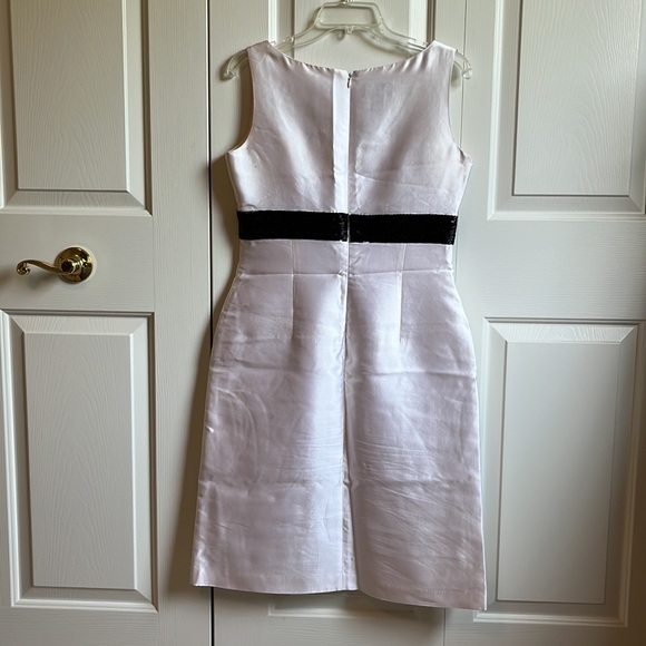 White sleeveless dress - Picture 2 of 5